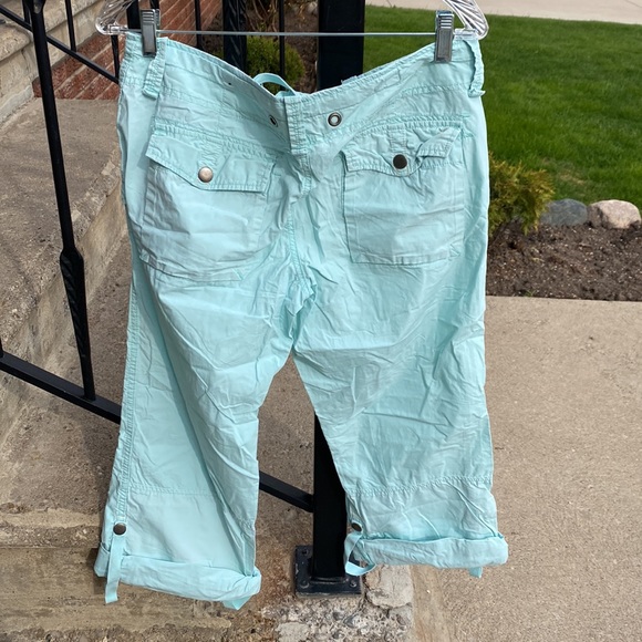 American Eagle Size 8 cargo pant - Picture 2 of 4